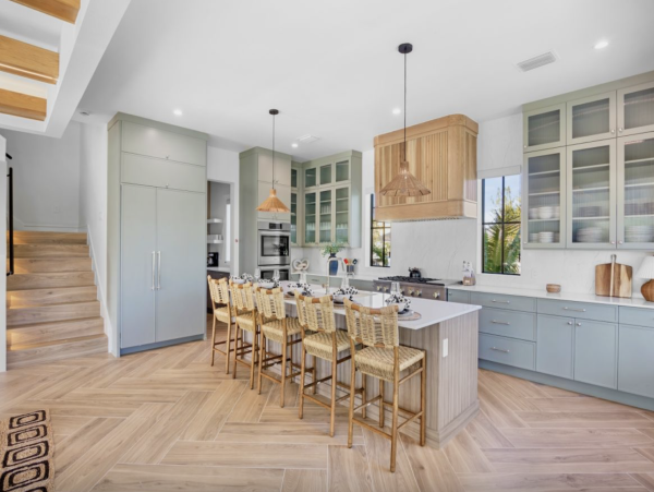 Custom Luxury Home 7 minute walk to beach and South Village